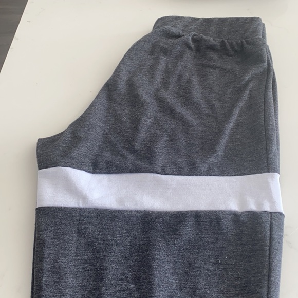 NEVER WORN FashionNova sweatpants - Picture 6 of 8